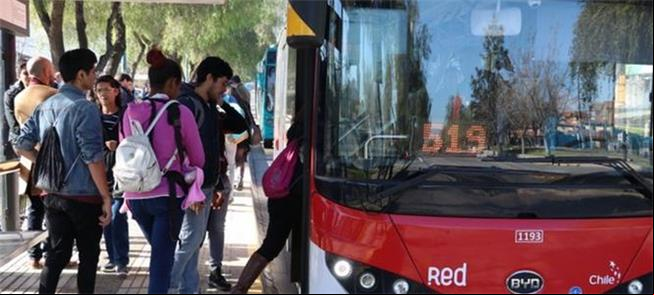 Ônibus elétrico da BYD opera em Santigo, Chile