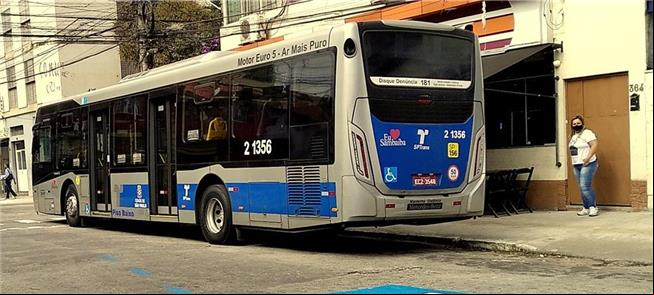 Ônibus em via da capital paulista