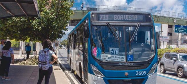 Ônibus livre aos domingos para ir à praia e encont