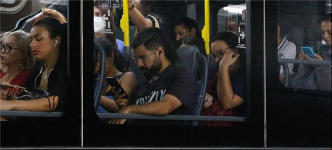 Ônibus lotados nos horários de pico em São Paulo
