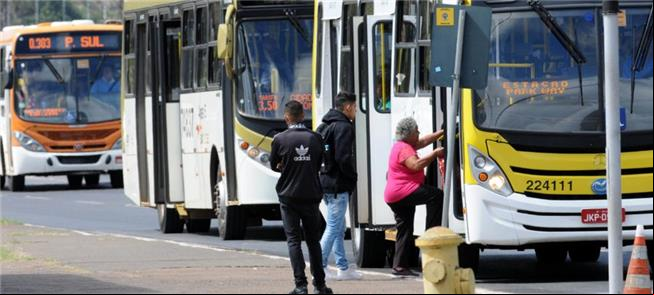 Ônibus urbanos em Brasília: MP pede transparência
