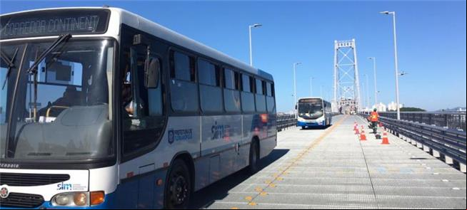 Ônibus voltam a circular, com normas de segurança