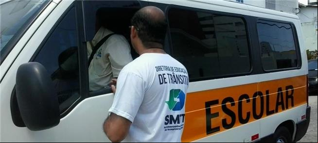 Operação de orientação no trânsito
