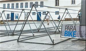 Paraciclos no Pateo do Collegio, no centro de São