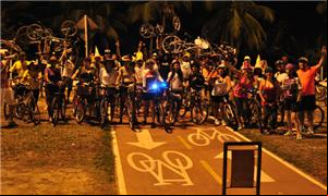 Pedalada busca divulgar respeito e cidadania no tr