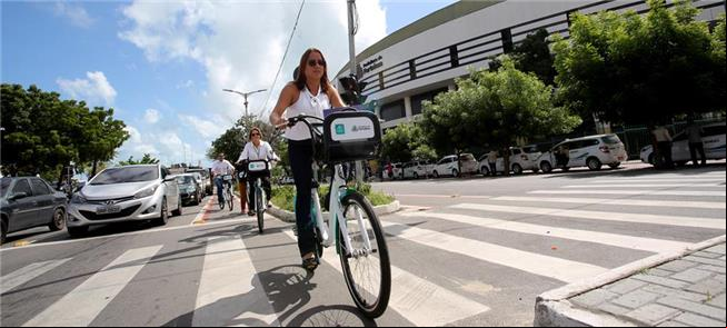 Pedalada inaugural no Paço, com servidores municip