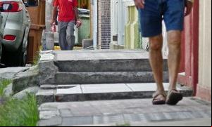 Pedestres estão perdendo espaço para caminhar