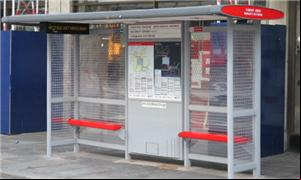 Ponto de ônibus tem 100 mil peças de Lego