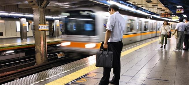 Pontualidade é a marca do sistema de trens no Japã