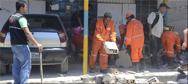 Prefreitura remove construções que obstruíam calça