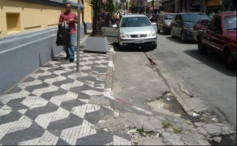 Reforma das calçadas, obrigação da Prefeitura
