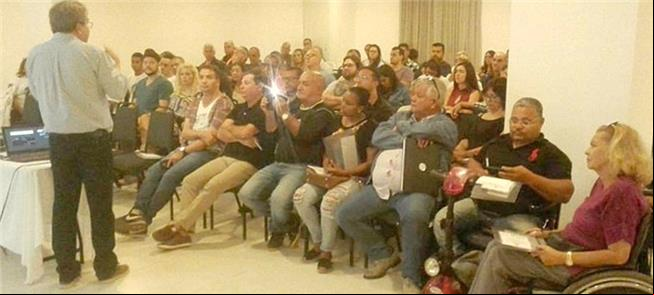 Reunião realizada na segunda-feira (23) com a popu