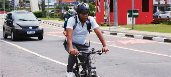 Ricardo Galdini, que usa a bicicleta todos os dias