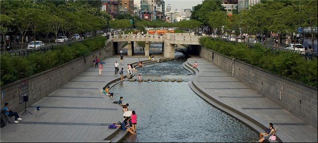 Rio Cheonggyecheon, Seul (Coreia do Sul)