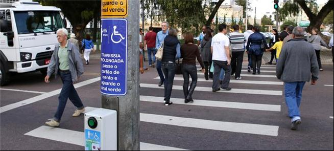 Semáforos para idosos e pessoas com menor mobilida