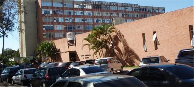 Setor Hospitalar Sul: carros e pouco espaço ao ped