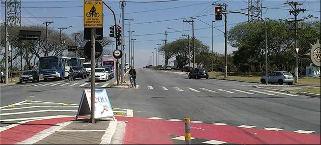 Tinha uma ponte no meio do caminho