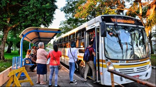 Todos os ônibus de janelas abertas, a partir de ho