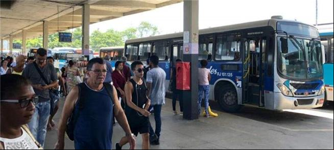 Transporte em meio à crise. Foto: Terminal em Nite