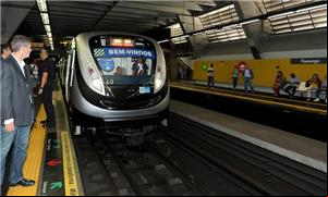 Trem do metrô faz primeira viagem, no Rio