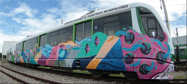 Trem do VLT grafitado com obra do cearense Grud