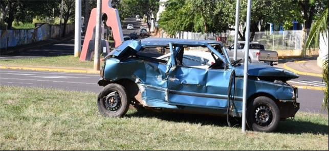 Veículo acidentado, cena impactante neste Maio Ama