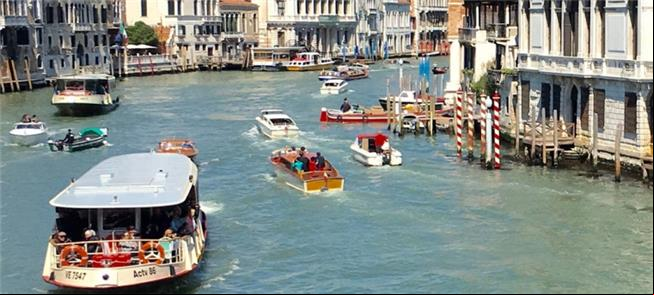 Veneza faz controle turístico em prol do transport