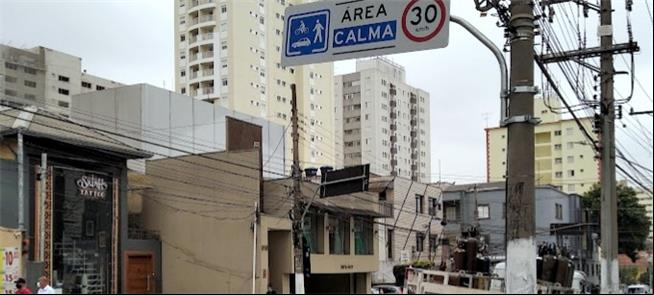 Via calma (30 km/h): outra medida adotada em ruas