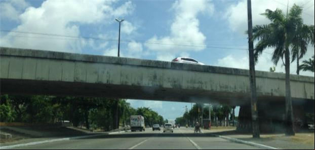 Viadutos impedem a circulação de pedestres