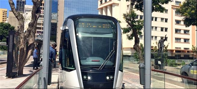 VLT inicia viagens entre Praça Quinze e Saara, no